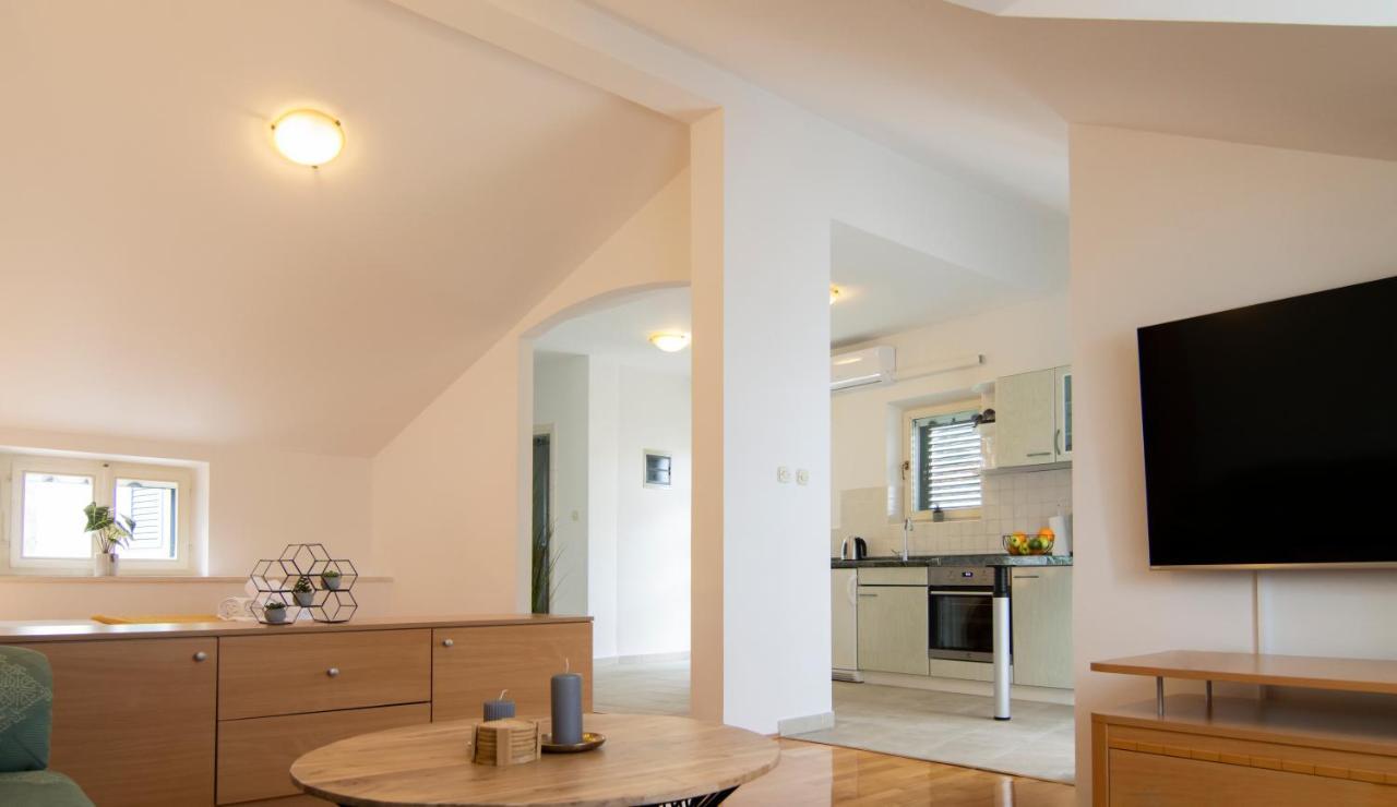 Mozart Apartments Baška Voda Buitenkant foto