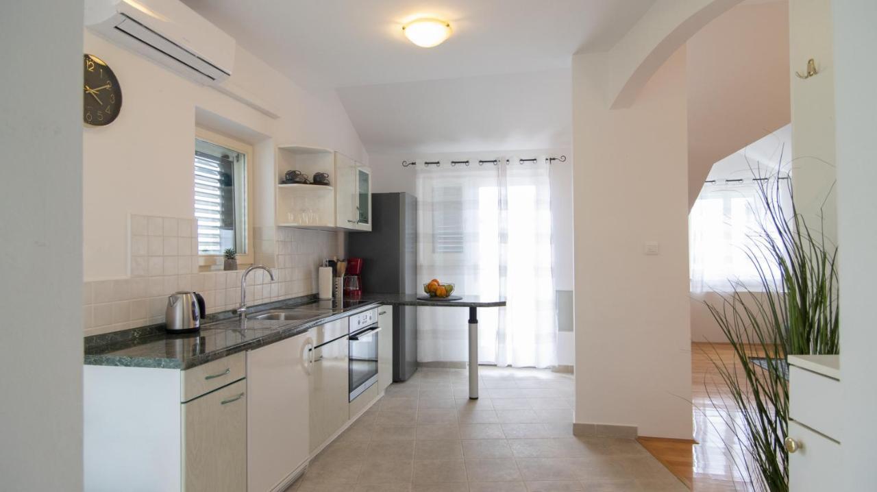 Mozart Apartments Baška Voda Buitenkant foto